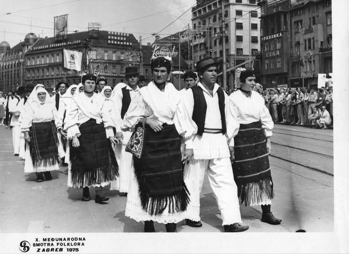 Trg Republike (današnji Trg bana Jelačića) 1975. godine. Međunarodna Smotra Folkora Zagreb